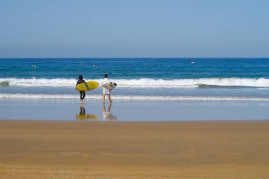La Barrosa plajı, sular çekildiğinde, Sancti Petri, Chiclana de la Frontera, Cadiz, İspanya