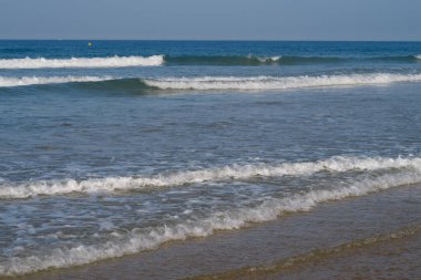 La Barrosa plajı, sular çekildiğinde, Sancti Petri, Chiclana de la Frontera, Cadiz, İspanya