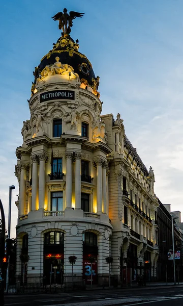 Metros Building Офисное Здание Мадриде Углу Кафедрального Собора Гран Виа — стоковое фото