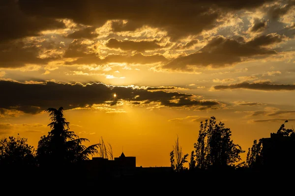 スペイン マドリードのカラバンシェル地区の夜明け — ストック写真