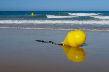 La Barrosa plajı, sular çekildiğinde, Sancti Petri, Chiclana de la Frontera, Cadiz, İspanya