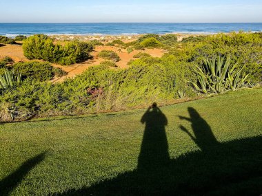 La Barrosa plajı, sular çekildiğinde, Sancti Petri, Chiclana de la Frontera, Cadiz, İspanya