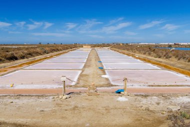 La Barrosa plajı, sular çekildiğinde, Sancti Petri, Chiclana de la Frontera, Cadiz, İspanya
