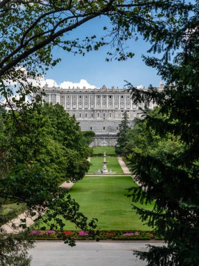 Madrid 'de Kampo del Moro denilen halk bahçeleri.