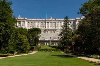 Madrid 'de Kampo del Moro denilen halk bahçeleri.