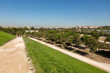 Madrid 'deki Manzanares lineer parkı