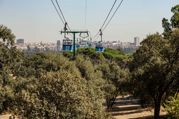 西班牙马德里Casa Campo公园的缆车 — 图库照片