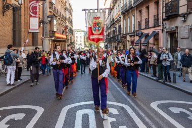 Madrid sokaklarında düzenlenen geleneksel Transhumancia festivalindeki folklorik gruplar