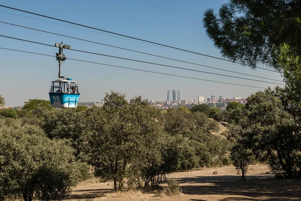 西班牙马德里Casa Campo公园的缆车 — 图库照片