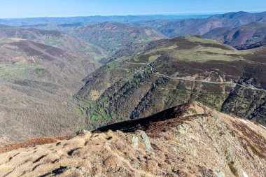 İspanya 'nın Asturias şehrinde Leitariegos vadisinde Cueto de Arbas adında bir dağ