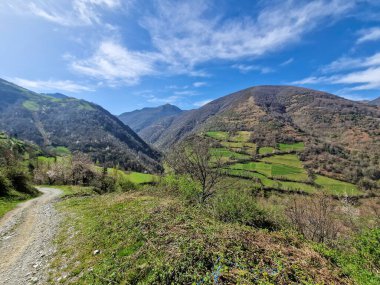 Leitariegos Vadisi, Asturias, İspanya, bahar başında