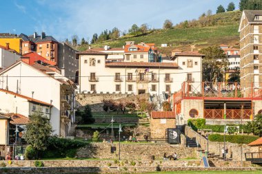 Cangas del Narcea, Asturias, İspanya 'daki belediye binası cephesi