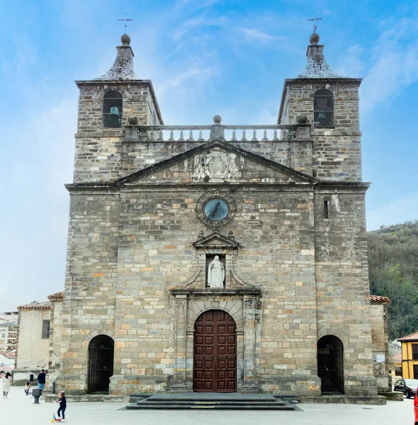 Fasada Kościoła Santa Maria Magdalena Cangas Del Narcea Asturias Hiszpania — Zdjęcie stockowe