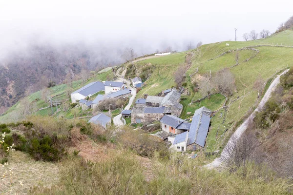 Lietariegos Völgy Asturias Spanyolország Reggeli Köd Borítja — Stock Fotó