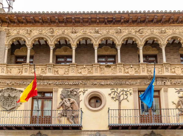 スペインサラゴサ県タラゾナ市の歴史的中心部の市庁舎のファサード — ストック写真