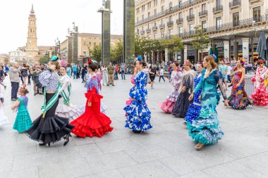 Zaragoza, İspanya - 01 Mayıs 2023: Zaragoza Katedrali 'nin Zaragoza, İspanya' daki ana kulesinin detayları