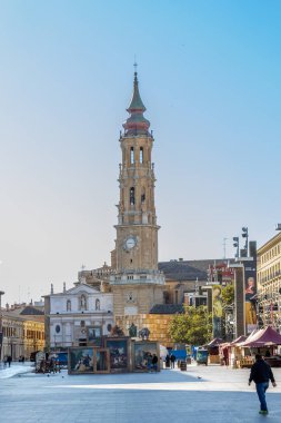 Zaragoza, İspanya - 01 Mayıs 2023: Zaragoza Katedrali 'nin Zaragoza, İspanya' daki ana kulesinin detayları