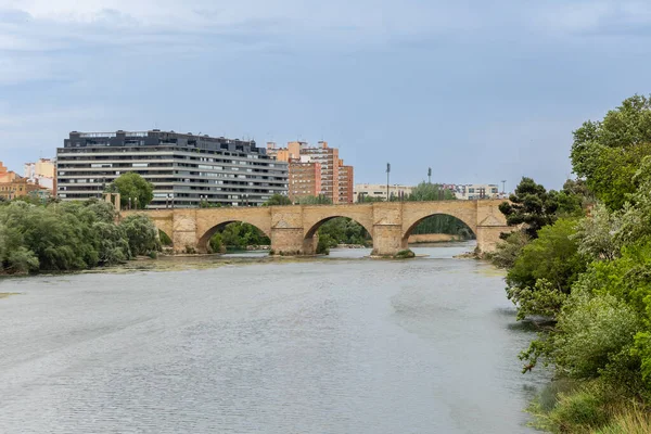 Zaragoza España Mayo 2023 Puente Medieval Llamado Puente Piedra Que —  Fotos de Stock