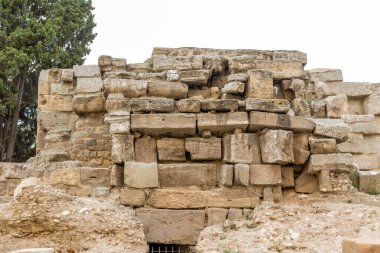 Zaragoza, İspanya - 01 Mayıs 2023: Zaragoza şehrinin tarihi merkezindeki binaların ayrıntıları, bu durumda İspanya 'nın Zaragoza kentindeki Roma harabeleri.