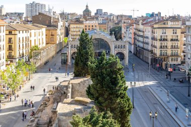 Zaragoza, İspanya - 01 Mayıs 2023: İspanya 'nın tarihi merkezi Zaragoza' nın eski binaları