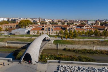 Madrid bölgesi, Madrid-rio olarak bilinir, Manzanares nehrinin yanında.