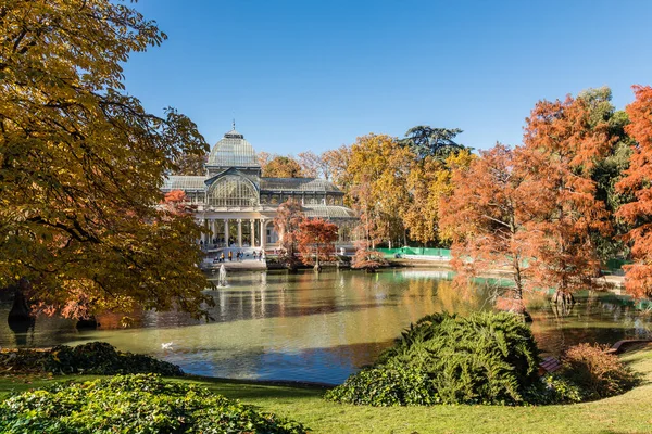 Выставочный Центр Palacio Cristal Общественном Парке Retiro Осенними Цветами Мадриде — стоковое фото