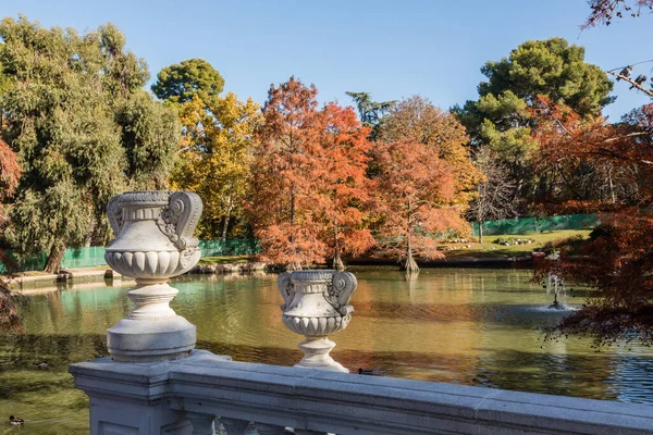 Palacio Cristal Parque Público Retiro Con Colores Otoñales Madrid España — Foto de Stock