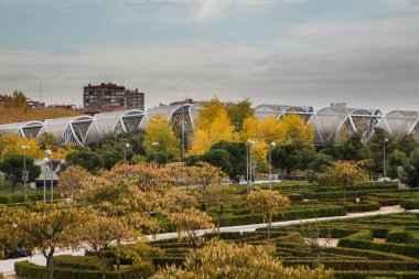 Madrid Rio Parkı 'ndaki Arganzuela Köprüsü Dominique Perrault, Madrid, İspanya tarafından tasarlandı..