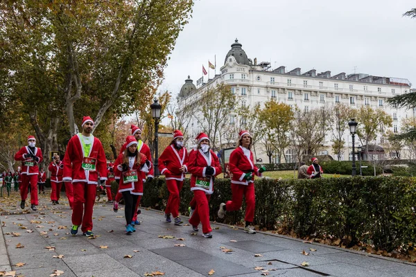 Solidaritet Race Mot Cancer Med Deltagare Klädda Som Jultomten — Stockfoto