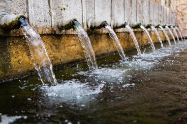 Brihuega, İspanya 'daki 12 borunun kaynağı