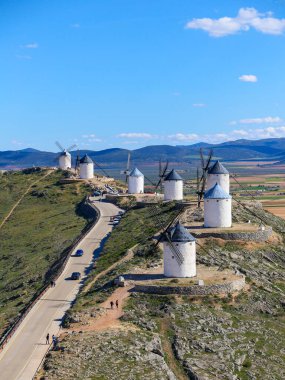 İspanya 'nın Toledo eyaletindeki Consuegra yel değirmenleri