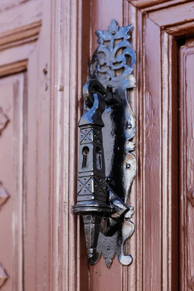 ประต าพร อมก ญแจล อคโลหะ — ภาพถ่ายสต็อก