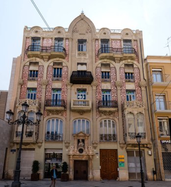 İspanya 'nın Valencia şehrinin farklı binaları ve caddelerinin manzarası