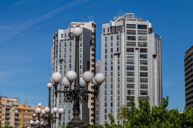 İspanya 'nın Valencia şehrinin farklı binaları ve caddelerinin manzarası