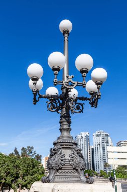 İspanya 'nın Valencia şehrinin farklı binaları ve caddelerinin manzarası