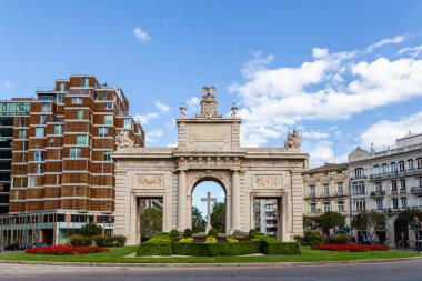 İspanya 'nın Valencia şehrinin farklı binaları ve caddelerinin manzarası