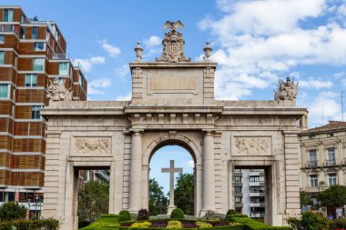 İspanya 'nın Valencia şehrinin farklı binaları ve caddelerinin manzarası