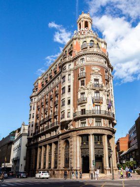 İspanya 'nın Valencia şehrinin farklı binaları ve caddelerinin manzarası