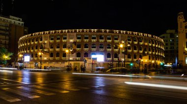 İspanya 'nın Valencia şehrinin farklı binaları ve caddelerinin manzarası