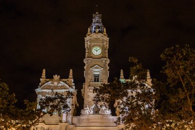 İspanya 'nın Valencia şehrinin farklı binaları ve caddelerinin manzarası