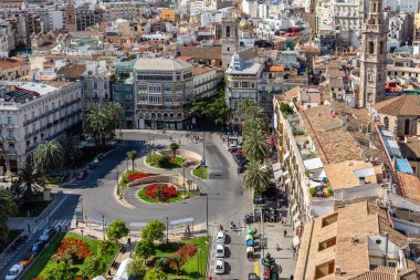 İspanya 'nın Valencia şehrinin farklı binaları ve caddelerinin manzarası
