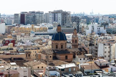 İspanya 'nın Valencia şehrinin farklı binaları ve caddelerinin manzarası