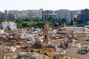 İspanya 'nın Valencia şehrinin farklı binaları ve caddelerinin manzarası