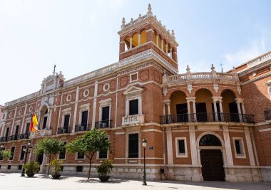 İspanya 'nın Valencia şehrinin farklı binaları ve caddelerinin manzarası