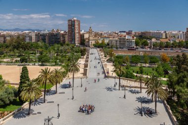 İspanya 'nın Valencia şehrinin farklı binaları ve caddelerinin manzarası