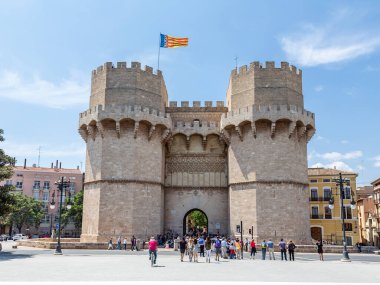 İspanya 'nın Valencia şehrinin farklı binaları ve caddelerinin manzarası