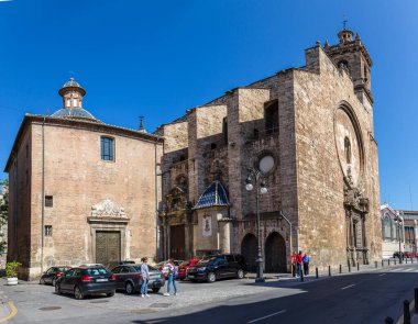 İspanya 'nın Valencia şehrinin farklı binaları ve caddelerinin manzarası