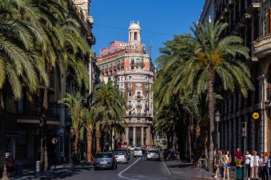 İspanya 'nın Valencia şehrinin farklı binaları ve caddelerinin manzarası
