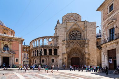 İspanya 'nın Valencia şehrinin farklı binaları ve caddelerinin manzarası