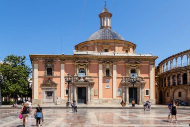 İspanya 'nın Valencia şehrinin farklı binaları ve caddelerinin manzarası